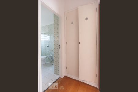 Corredor de apartamento para alugar com 2 quartos, 65m² em Centro, Campinas