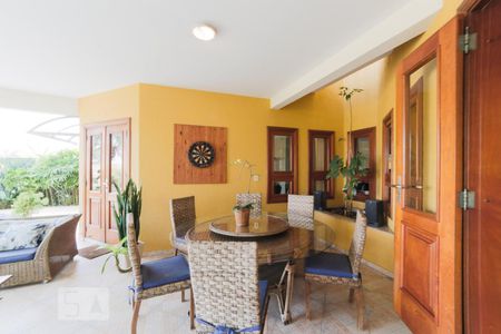 Casa de condomínio à venda com 441m², 4 quartos e 3 vagasQuintal