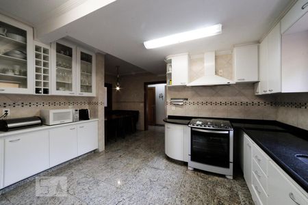 Casa de condomínio à venda com 441m², 4 quartos e 3 vagasCozinha