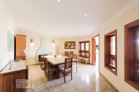 Casa de condomínio à venda com 441m², 4 quartos e 3 vagasSala de jantar