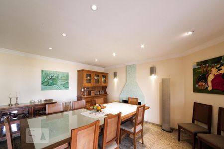 Casa de condomínio à venda com 441m², 4 quartos e 3 vagasSala de jantar