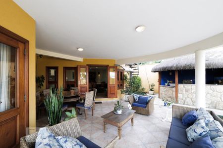 Casa de condomínio à venda com 441m², 4 quartos e 3 vagasQuintal