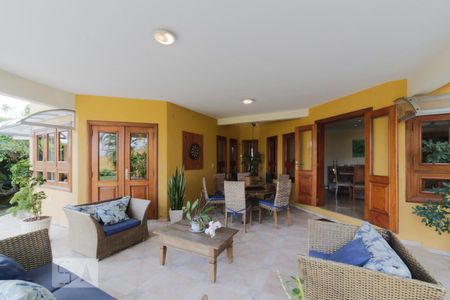 Casa de condomínio à venda com 441m², 4 quartos e 3 vagasQuintal