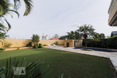 Casa de condomínio à venda com 441m², 4 quartos e 3 vagasQuintal