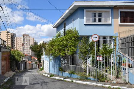Casa à venda com 180m², 3 quartos e 2 vagas Casa à venda com 180m², 3 quartos e 2 vagasFachada