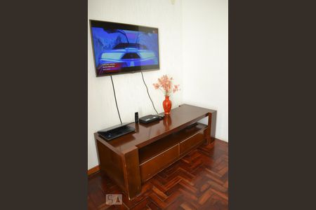 Casa à venda com 180m², 3 quartos e 2 vagas Casa à venda com 180m², 3 quartos e 2 vagasSala