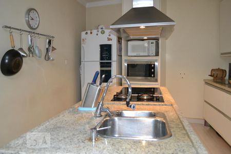 Casa à venda com 180m², 3 quartos e 2 vagas Casa à venda com 180m², 3 quartos e 2 vagasCozinha