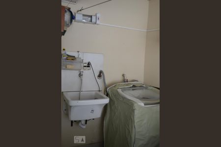 Casa à venda com 180m², 3 quartos e 2 vagas Casa à venda com 180m², 3 quartos e 2 vagasÁrea de Serviço