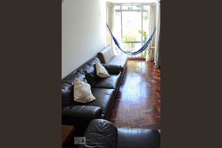 Casa à venda com 180m², 3 quartos e 2 vagas Casa à venda com 180m², 3 quartos e 2 vagasSala