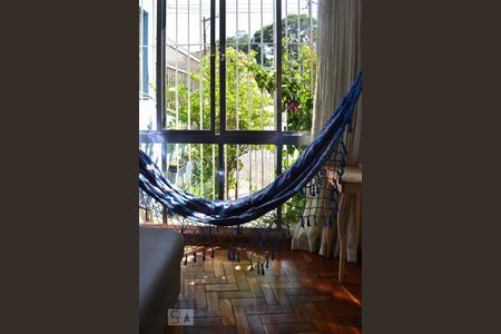 Casa à venda com 180m², 3 quartos e 2 vagas Casa à venda com 180m², 3 quartos e 2 vagasSala