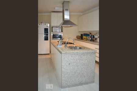 Casa à venda com 180m², 3 quartos e 2 vagas Casa à venda com 180m², 3 quartos e 2 vagasCozinha