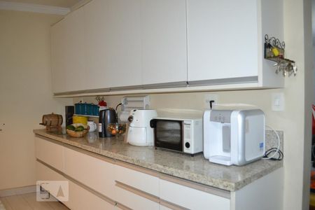 Casa à venda com 180m², 3 quartos e 2 vagas Casa à venda com 180m², 3 quartos e 2 vagasCozinha