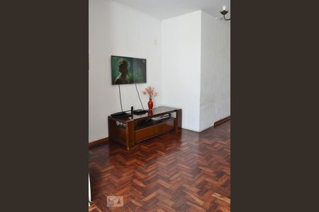 Casa à venda com 180m², 3 quartos e 2 vagas Casa à venda com 180m², 3 quartos e 2 vagasSala