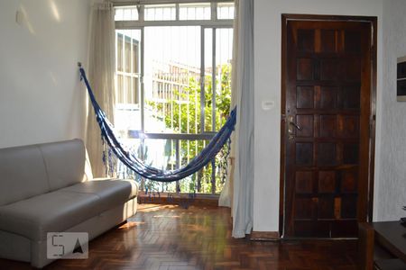 Casa à venda com 180m², 3 quartos e 2 vagas Casa à venda com 180m², 3 quartos e 2 vagasSala