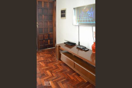 Casa à venda com 180m², 3 quartos e 2 vagas Casa à venda com 180m², 3 quartos e 2 vagasSala