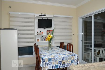 Casa à venda com 180m², 3 quartos e 2 vagas Casa à venda com 180m², 3 quartos e 2 vagasVaranda