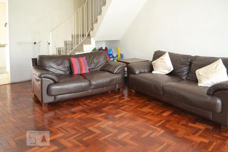 Casa à venda com 180m², 3 quartos e 2 vagas Casa à venda com 180m², 3 quartos e 2 vagasSala