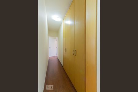 Apartamento para alugar com 190m², 4 quartos e 3 vagasCorredor - Roupeiro
