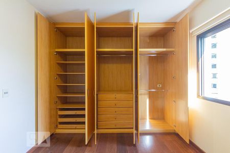 Apartamento para alugar com 190m², 4 quartos e 3 vagasQuarto 3 - Suíte - Armários
