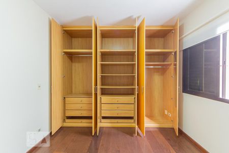 Apartamento para alugar com 190m², 4 quartos e 3 vagasQuarto 2 - Armários