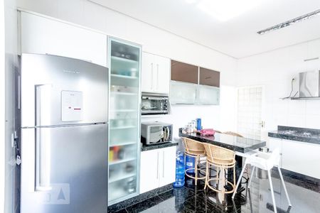 Casa de condomínio para alugar com 300m², 4 quartos e 4 vagasCozinha 