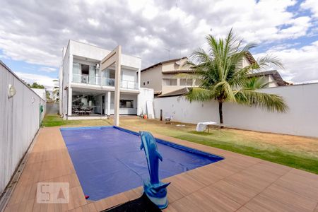 Casa de condomínio para alugar com 300m², 4 quartos e 4 vagasQuintal 