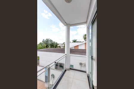 Casa de condomínio para alugar com 300m², 4 quartos e 4 vagasSacada do quarto 2