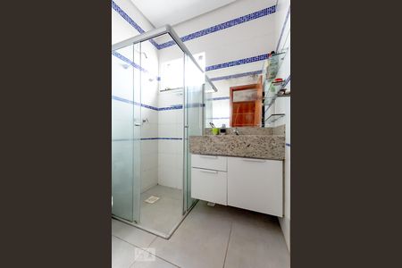 Casa de condomínio para alugar com 300m², 4 quartos e 4 vagasBanheiro do quarto 2