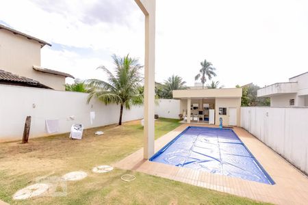 Casa de condomínio para alugar com 300m², 4 quartos e 4 vagasQuintal 