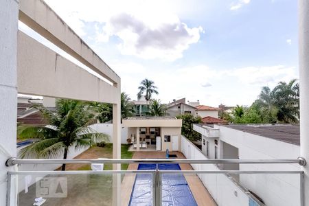 Casa de condomínio para alugar com 300m², 4 quartos e 4 vagasSacada do quarto 2