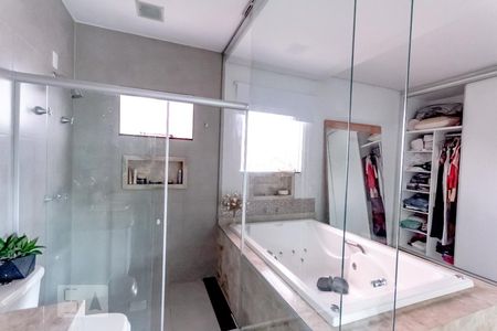 Casa de condomínio para alugar com 300m², 4 quartos e 4 vagasBanheiro do Quarto 1