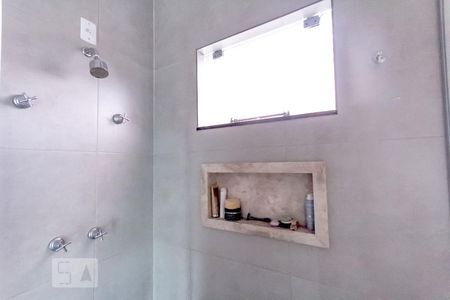 Casa de condomínio para alugar com 300m², 4 quartos e 4 vagasBanheiro do Quarto 1