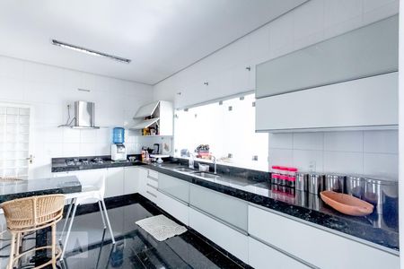 Casa de condomínio para alugar com 300m², 4 quartos e 4 vagasCozinha 