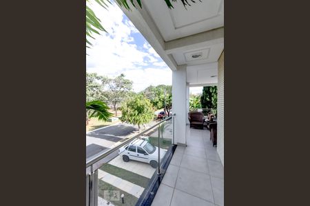 Casa de condomínio para alugar com 300m², 4 quartos e 4 vagasSacada do quarto 1