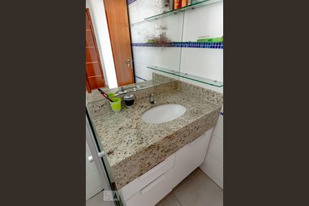 Casa de condomínio para alugar com 300m², 4 quartos e 4 vagasBanheiro do quarto 2