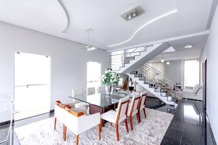 Sala 1 de casa de condomínio para alugar com 4 quartos, 300m² em Loteamento Portal do Sol I, Goiânia