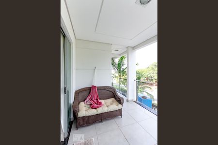 Casa de condomínio para alugar com 300m², 4 quartos e 4 vagasSacada do quarto 1