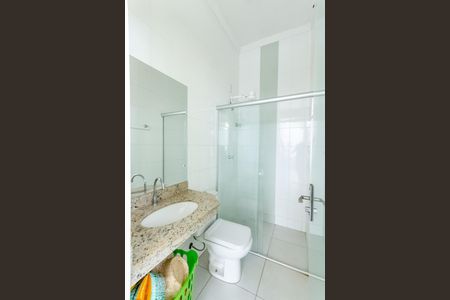 Casa de condomínio para alugar com 300m², 4 quartos e 4 vagasBanheiro de serviço