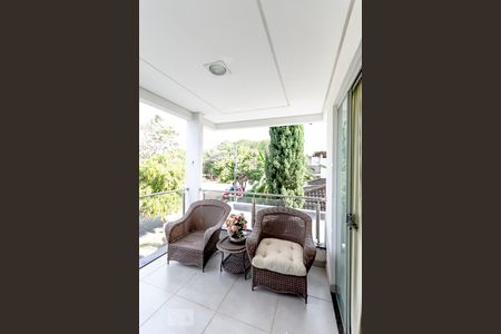 Casa de condomínio para alugar com 300m², 4 quartos e 4 vagasSacada do quarto 1