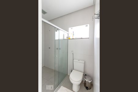 Casa de condomínio para alugar com 300m², 4 quartos e 4 vagasBanheiro do quarto 3