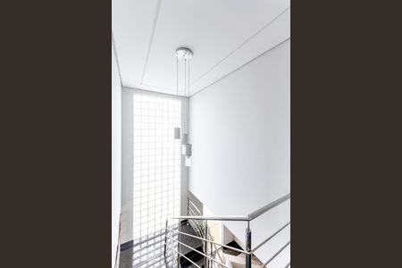 Casa de condomínio para alugar com 300m², 4 quartos e 4 vagasEscada