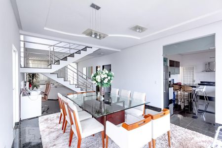 Sala 1 de casa de condomínio para alugar com 4 quartos, 300m² em Loteamento Portal do Sol I, Goiânia