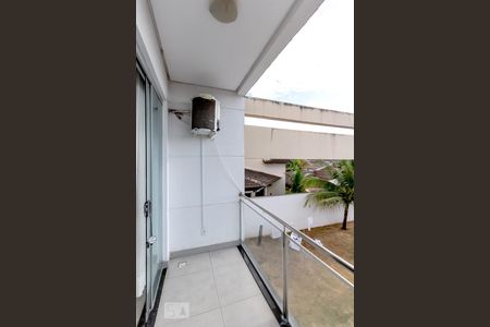 Casa de condomínio para alugar com 300m², 4 quartos e 4 vagasSacada do quarto 2