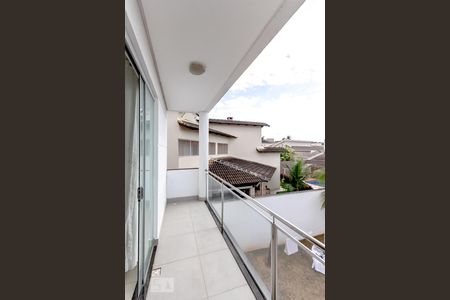 Casa de condomínio para alugar com 300m², 4 quartos e 4 vagasSacada do quarto 3