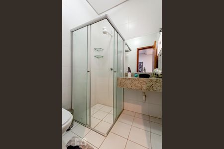 Casa de condomínio para alugar com 300m², 4 quartos e 4 vagasBanheiro da sala 2