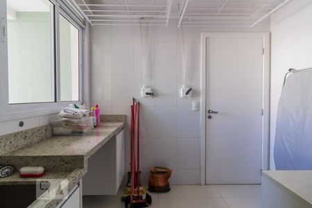 Apartamento à venda com 93m², 2 quartos e 2 vagas Apartamento à venda com 93m², 2 quartos e 2 vagasÁrea de serviço