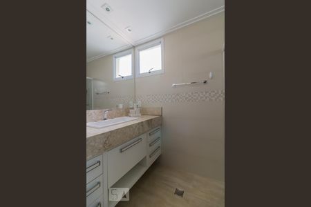 Apartamento à venda com 93m², 2 quartos e 2 vagas Apartamento à venda com 93m², 2 quartos e 2 vagasBanheiro da suíte
