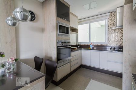 Apartamento à venda com 93m², 2 quartos e 2 vagas Apartamento à venda com 93m², 2 quartos e 2 vagasCozinha