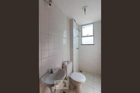 Banheiro de apartamento à venda com 2 quartos, 55m² em Parque Copacabana, Belo Horizonte