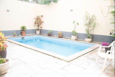 Casa à venda com 342m², 4 quartos e 4 vagas Casa à venda com 342m², 4 quartos e 4 vagasPiscina